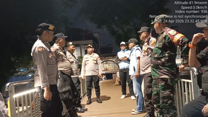
					Polsek Metro Menteng Sisir Malam Jalan Kalipasir Menteng, Patroli Jalan Kaki Tekan Potensi Kejahatan