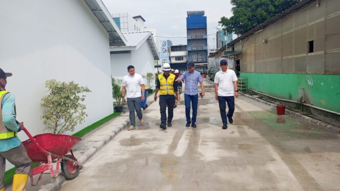 
					Seskab Tinjau Hunian Sementara Warga Bantaran Rel di Senen