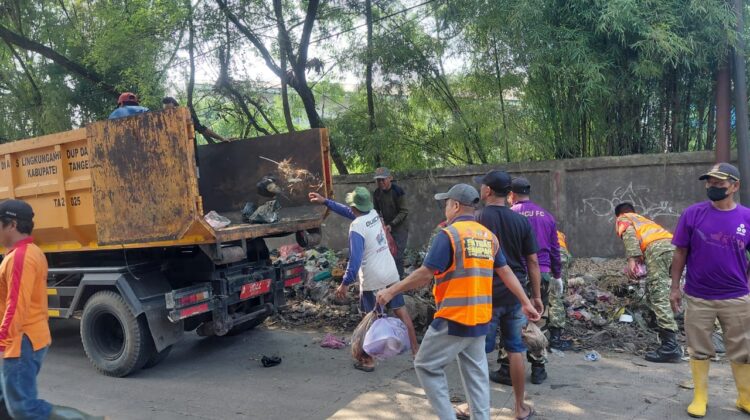 Bergerak Cepat Satgas Sampah Kodim 0510/Tigaraksa Bersihkan Sampah Di Curug