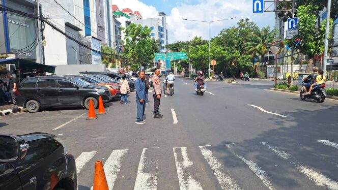 
					Panit Samapta Pimpin Pengamanan Ibadah Minggu di GKI Samanhudi, Jemaat Merasa Lebih Nyaman