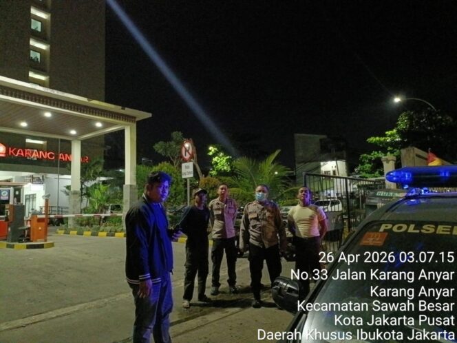 
					Penjagaan Subuh Polisi Cegah Tawuran Remaja di Karang Anyar, Bersama Tokoh Warga