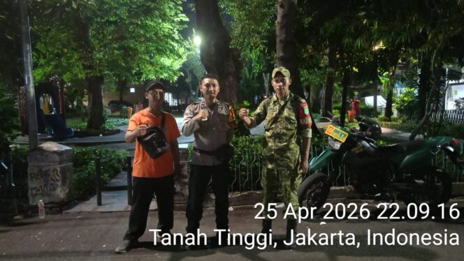 
					Perkuat Keamanan Lingkungan, Bhabinkamtibmas Sambangi Satkamling di Tanah Tinggi