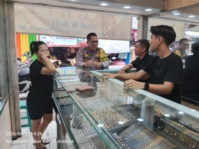 
					Sisir Area Pasar Gembrong, Polisi Sambangi Pelaku Usaha Perkuat Keamanan dan Cegah Kejahatan