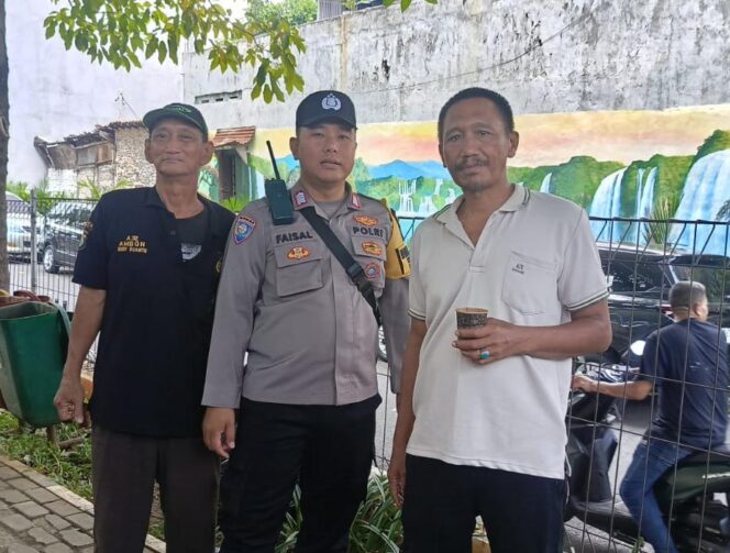 
					Bhabinkamtibmas Kenari Gandeng Ketua RT dan Pokdar, Ajak Warga Perkuat Keamanan Lingkungan