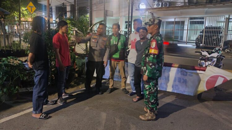 Siskamling Ditingkatkan, Warga RT 14/03 Bendungan Hilir Bersama Tiga Pilar Jaga Kamtibmas Tetap Kondusif