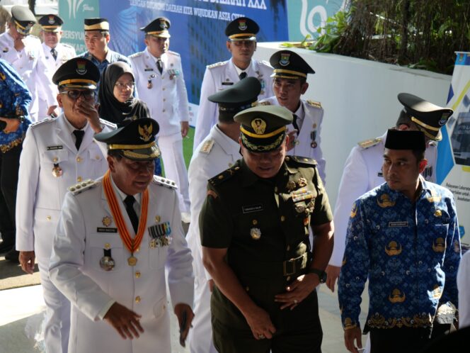 
					Kasdim 0510/Trs Hadiri Upacara Hari Otonomi Daerah ke-30