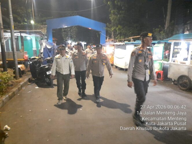 
					Patroli Jalan Kaki Menteng, Polisi Perkuat Keamanan dan Cegah Tawuran Warga
