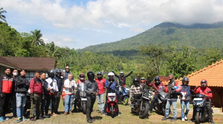 BRI Tangerang Merdeka Bangun Kekompakan di Pantai Pandan Anyer