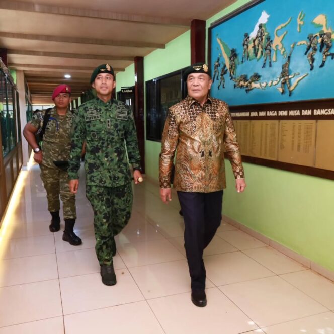 
					Riung Mungpulung Pererat Silaturahmi Prajurit dan Sesepuh di HUT Ke-74 Yonif 330 Kostrad