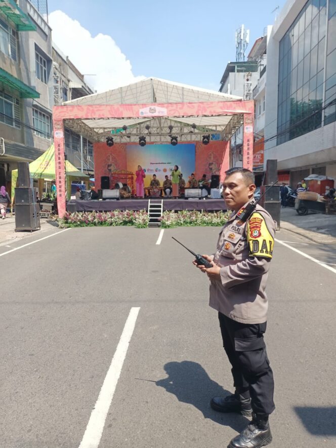 
					Polisi Amankan Halal Bihalal Nyorog Betawi di Sawah Besar, Lalu Lintas Tetap Lancar