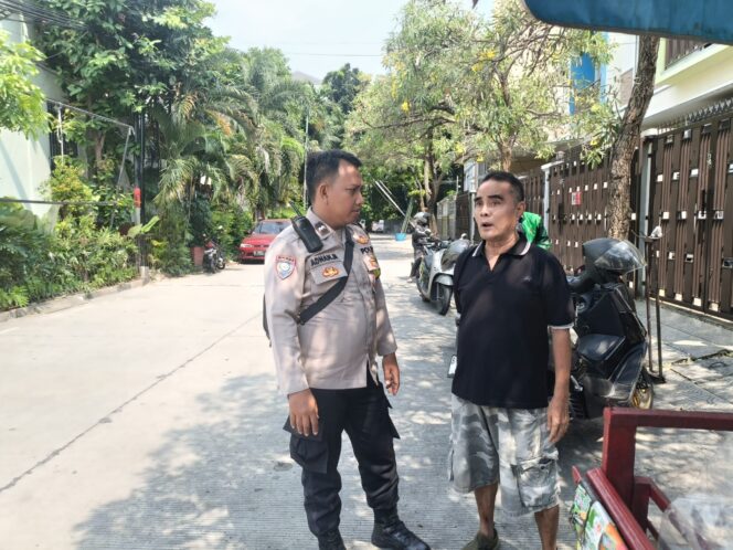 
					Respons Cepat Polisi, Bhabinkamtibmas Tindaklanjuti Keluhan Warga Gunung Sahari Utara