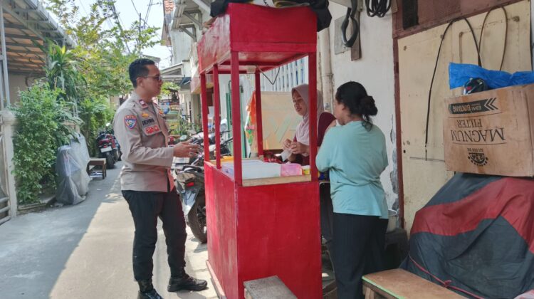 Polisi Turun ke Gang Sempit, Sambangi UMKM Pecel Ayam untuk Jaga Kamtibmas Kampung Rawa
