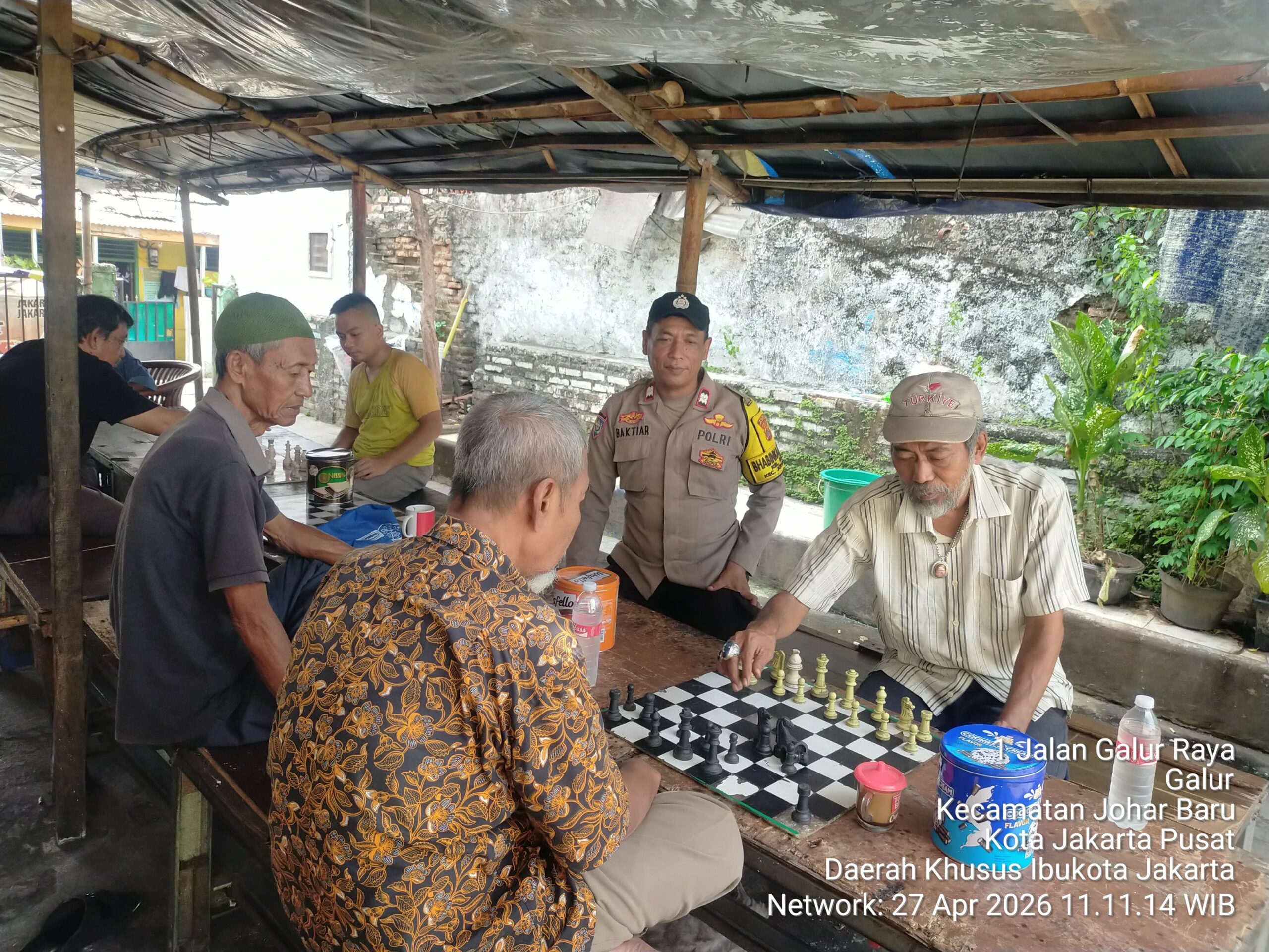 Ngopi Bareng Warga di Lapak Catur, Polisi Perkuat Cooling System dan Cegah Konflik di Galur