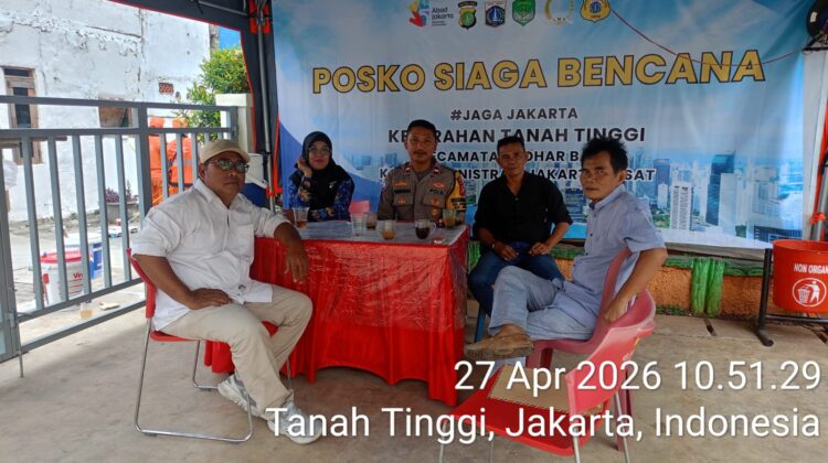 Malam Hari di Posko 3 Pilar, Polisi dan Tokoh Warga Bahas Strategi Cegah Gangguan Kamtibmas