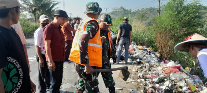 
					Jawab Keluhan Warga Satgas Sampah Kodim 0510/Tigaraksa Turun Langsung Bersihkan Sampah Di Mekar Baru