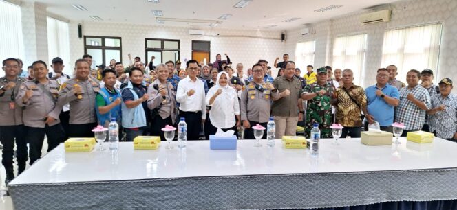 
					Jelang May Day 2026, Kapolsek Metro Menteng Pimpin Konsolidasi Besar Kamtibmas Libatkan 100 Elemen Masyarakat