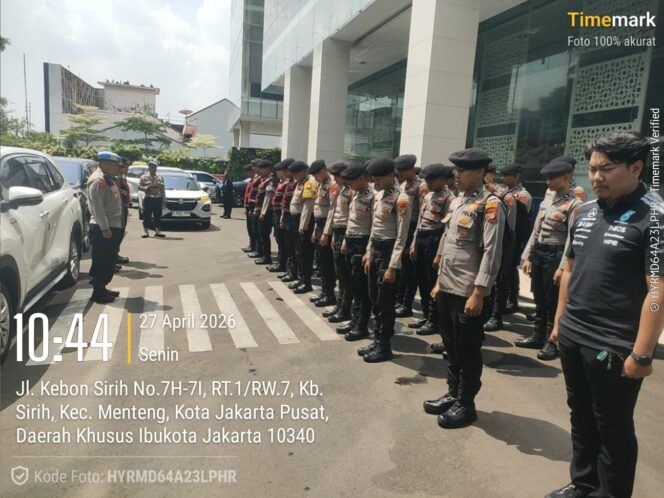 
					Siaga Pengamanan Aksi Mahasiswa di Kantor BGN Menteng, Polsek Metro Menteng Gelar Apel Kesiapan di Kebon Sirih
