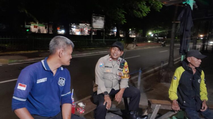 Bhabinkamtibmas Gambir Laksanakan Patroli Dialogis, Perkuat Kamtibmas di RW 04