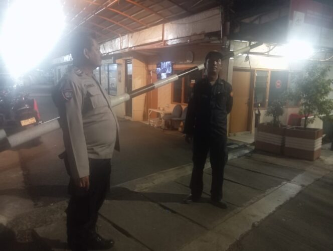 
					Bhabinkamtibmas Kebon Kelapa Sambangi Pos Kamling, Sampaikan Imbauan Kamtibmas