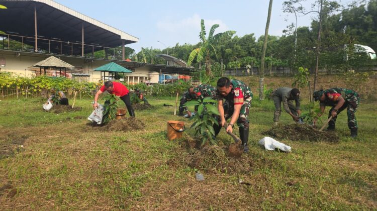 Peringati Hari Bumi, Koramil-02/Penjaringan Bersama 3 Pilar Tanam 1.000 Pohon Buah