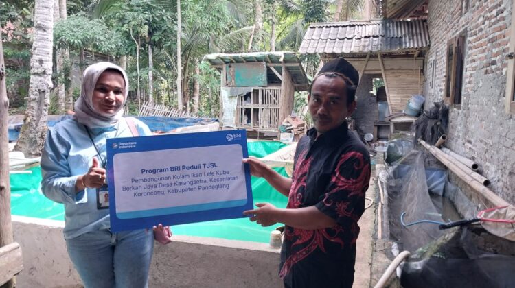 Serah Terima Pembangunan Kolam Ikan Lele KUBE Berkah Jaya di Desa Karangsetra