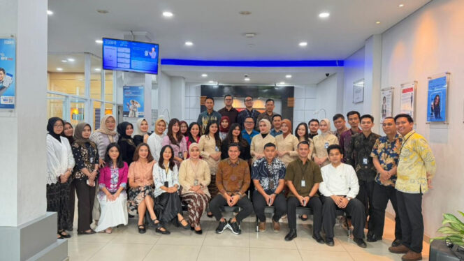 
					BRI KC Palmerah Memperingati Hari Kartini dengan Berpakaian Wastra Nusantara dan Kebaya