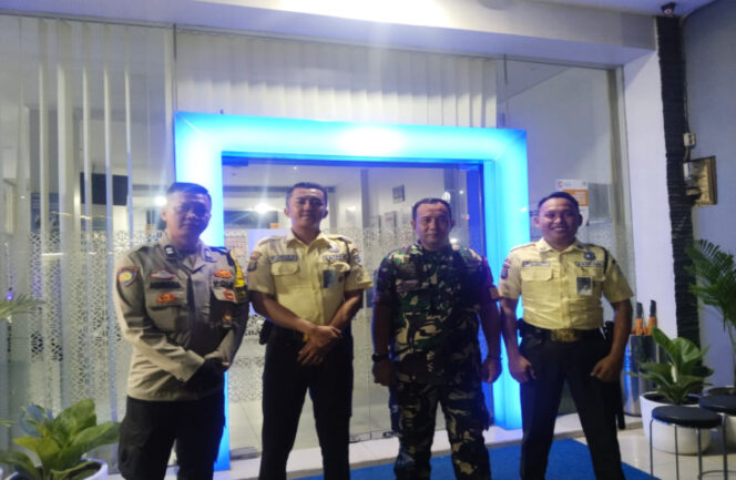 
					BRI KC Palmerah Bersinergi dengan Babinsa dan Bhabinkamtibmas untuk Menjaga Keamanan di Lingkungan Palmerah