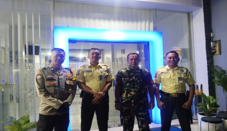 BRI KC Palmerah Bersinergi dengan Babinsa dan Bhabinkamtibmas untuk Menjaga Keamanan di Lingkungan Palmerah