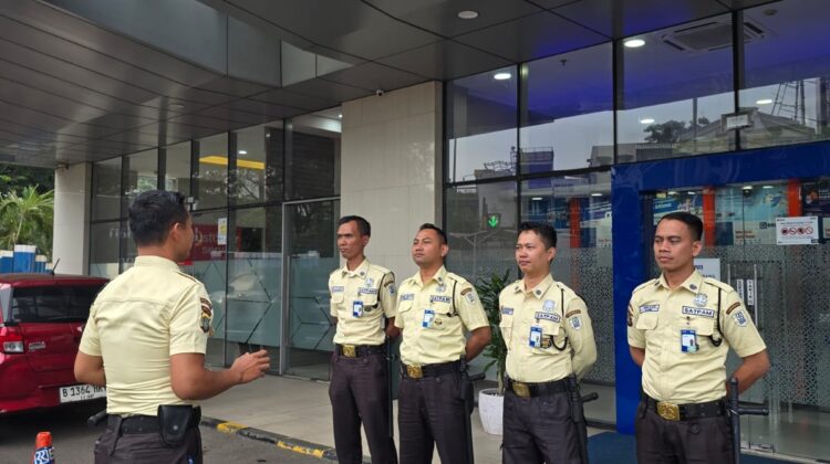 Satpam BRI KC Tangerang City: Garda Terdepan Keamanan dan Pelayanan Prima