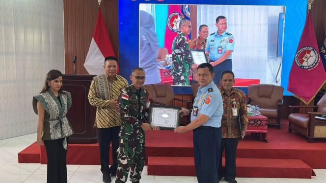 
					Yonarmed 12 Kostrad Jadi Garda Edukasi, Dansatgas Pamtas Menginspirasi Kadet di Perbatasan