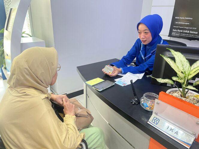 
					Pelayanan Ramah dan Solutif: Komitmen Frontliner BRI KCP Palem Semi Wujudkan Kepuasan Nasabah