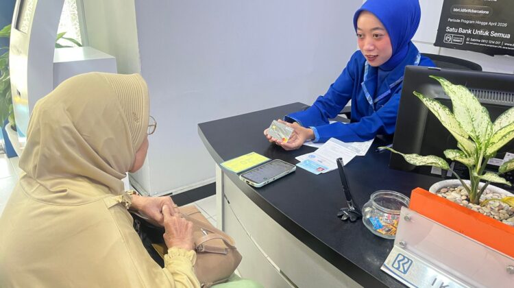 Pelayanan Ramah dan Solutif: Komitmen Frontliner BRI KCP Palem Semi Wujudkan Kepuasan Nasabah