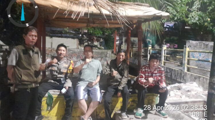 Jaga Kampung Dini Hari, Polisi dan Warga Perkuat Sinergi Ciptakan Lingkungan Aman