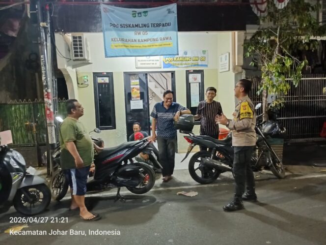 
					Tingkatkan Keamanan Wilayah, Polisi dan Warga Perkuat Sistem Siskamling