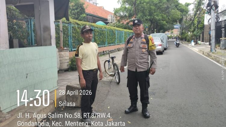 Sambang Siang Hari, Bhabinkamtibmas Gondangdia Perkuat Keamanan Jalan Lombok