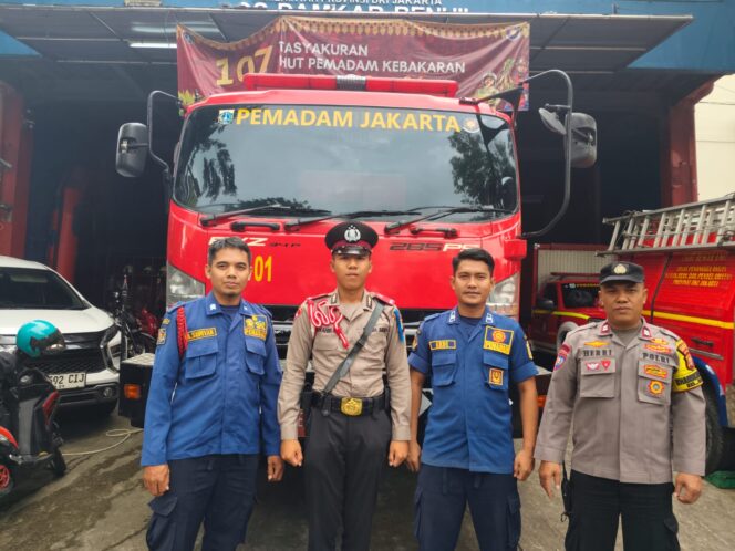 
					Siswa Latja Diktukba Polri Bersama Bhabinkamtibmas Jalin Koordinasi dengan Damkar Bendungan Hilir