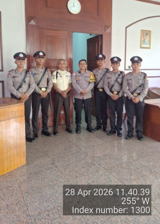 
					Sinergi Bhabinkamtibmas dan Siswa Lajta Diktukba Polri Sambangi Gedung Yarnati, Perkuat Keamanan Lingkungan