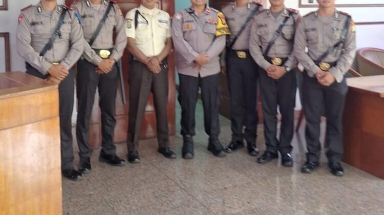 Sinergi Bhabinkamtibmas dan Siswa Lajta Diktukba Polri Sambangi Gedung Yarnati, Perkuat Keamanan Lingkungan