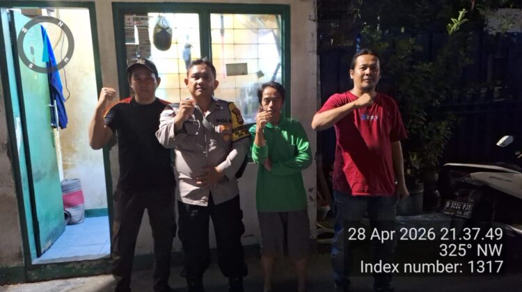 Aktif Sambangi Warga, Bhabinkamtibmas Pegangsaan Perkuat Satkamling RW 02 Jalan Kalasan Pegangsaan