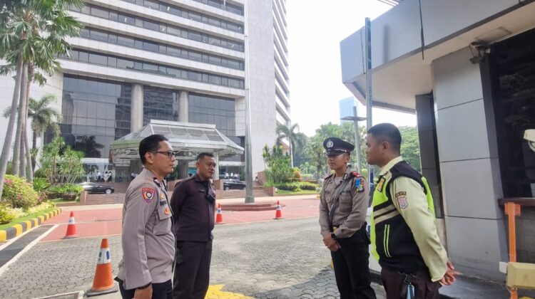 Bhabinkamtibmas Karet Tengsin Sambangi Pos Security Graha BNI 46, Tingkatkan Koordinasi Keamanan Gedung