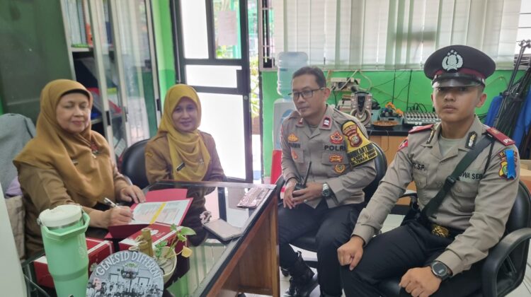 Bhabinkamtibmas Karet Tengsin Pererat Sinergitas dengan SMAN 35 Jakarta Melalui Kegiatan Sambang