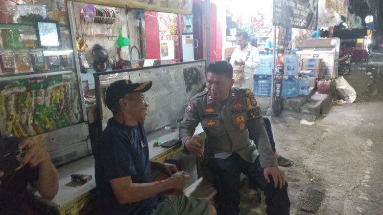 Bhabinkamtibmas Kebon Kacang Sambangi Pos Satkamling RW 08, Perkuat Keamanan Lingkungan