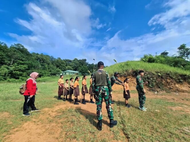 
					Satgas Yonarhanud 1 Kostrad Tanamkan Jiwa Kepemimpinan Siswa Di Wilayah Perbatasan