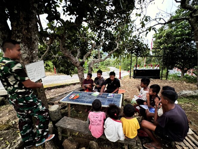 
					Menjaga Negeri, Mencerdaskan Pertiwi, Satgas Pamtas Yonarhanud 2 Gelar Bimbel Di Desa Sunsea