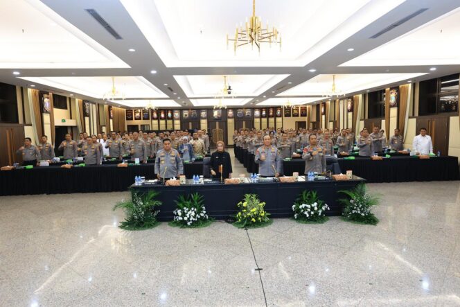 
					WAKAPOLRI BUKA RAKERNIS EMPAT FUNGSI PUSAT POLRI 2026, TEGASKAN PENGUATAN ORGANISASI DAN BERI PENGHARGAAN IKPA TERBAIK