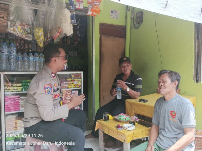 
					Turun Langsung ke Wilayah, Polisi Cooling System dengan Warga Kampung Rawa Jaga Situasi Tetap Kondusif