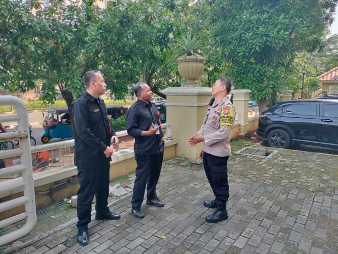 
					Jaga Keamanan dengan Hati, Polri Sambangi Security Lingkungan Apartemen di Kemayoran