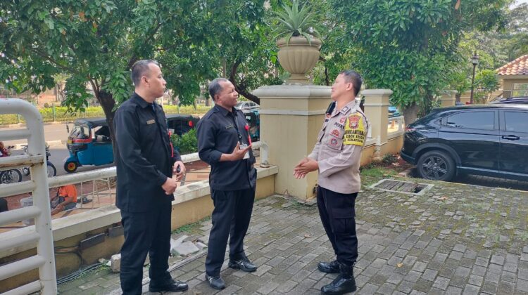 Jaga Keamanan dengan Hati, Polri Sambangi Security Lingkungan Apartemen di Kemayoran