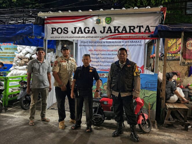 
					Arahan Bhabinkamtibmas Karang Anyar Dan Diskusi Santai dengan Pokdarkamtibmas Di Pos Jaga Jakarta” Antisipasi Tawuran