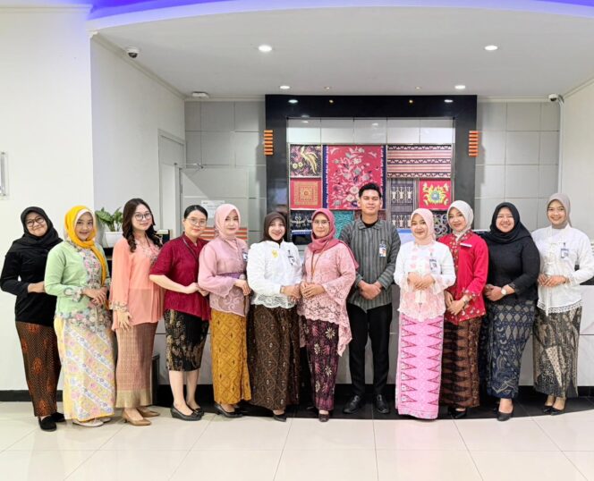 
					Rayakan Semangat Emansipasi, Seluruh Pekerja BRI BO Labuan Tampil Seragam Batik Peringati Hari Kartini   